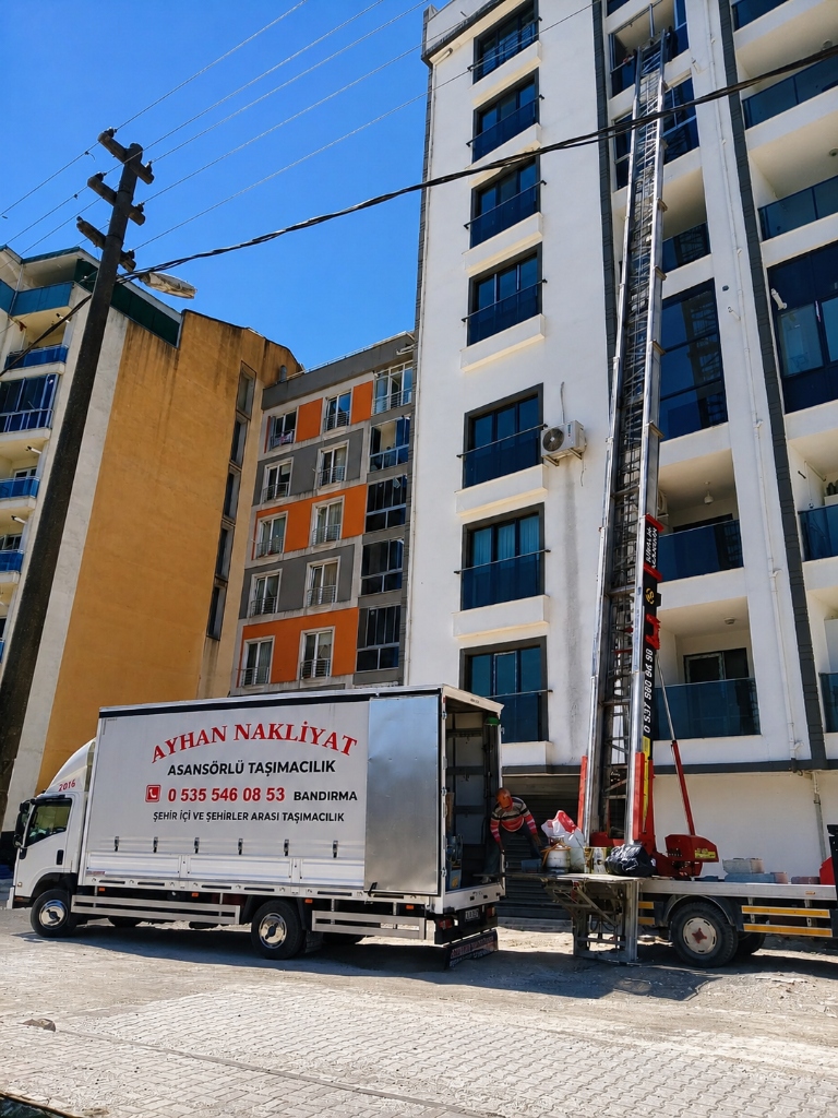 Asansörlü yüksek bina taşıması